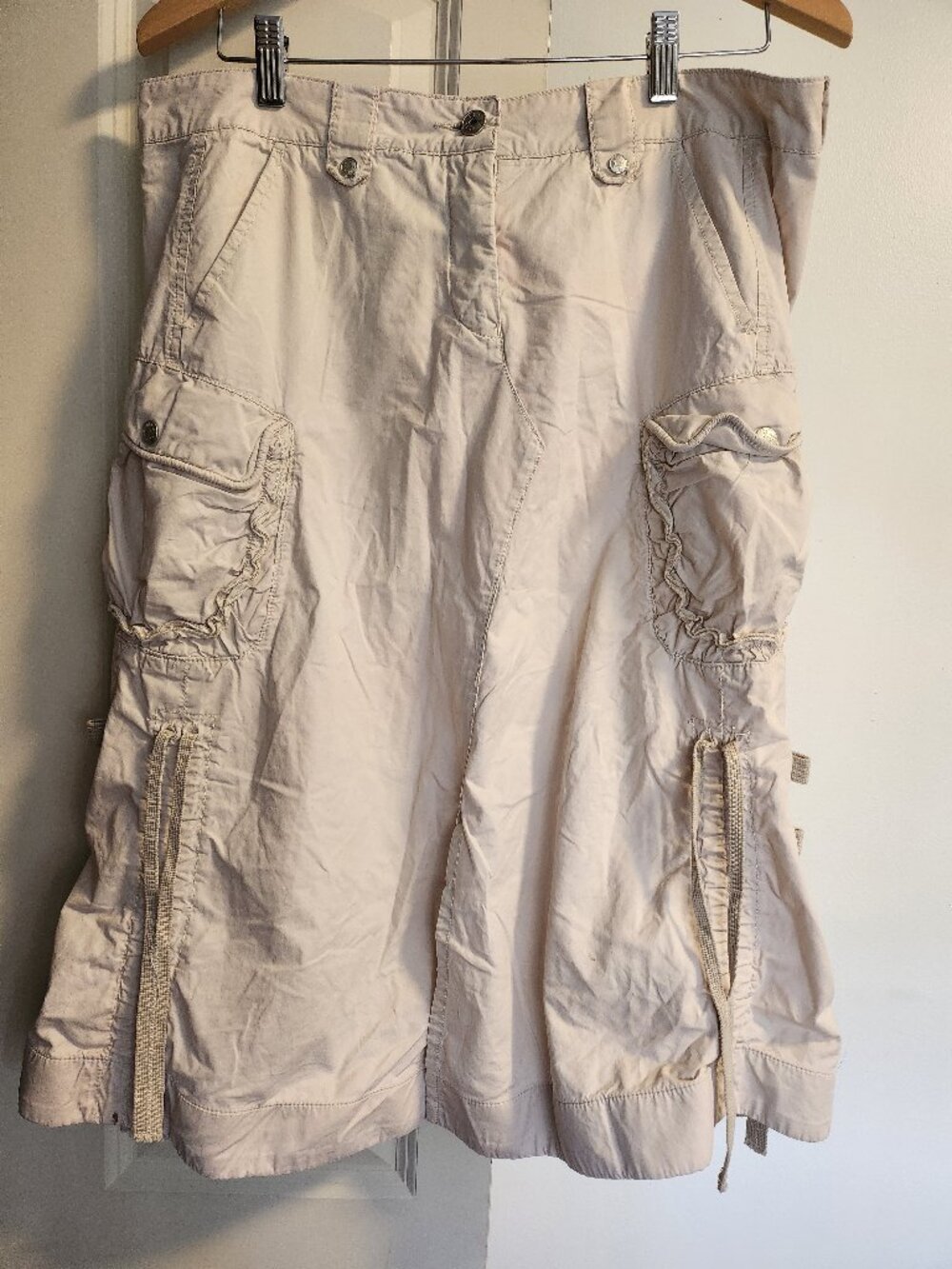 Marithé François Girbaud Y2K cargo skirt (beige, size 32)